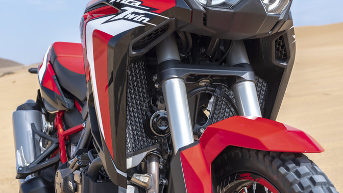 Detailný záber na chránič chladiča modelu Honda Africa Twin