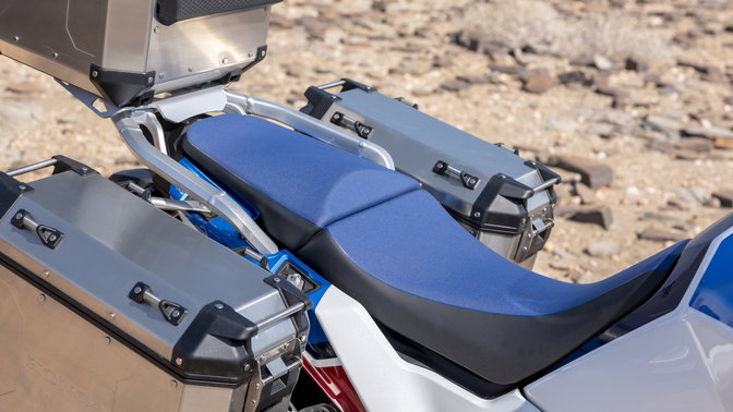 Detailný záber na sedadlo modelu Honda Africa Twin Adventure Sports