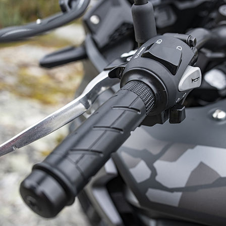 CB500X, priblížený pohľad na ľavú rukoväť