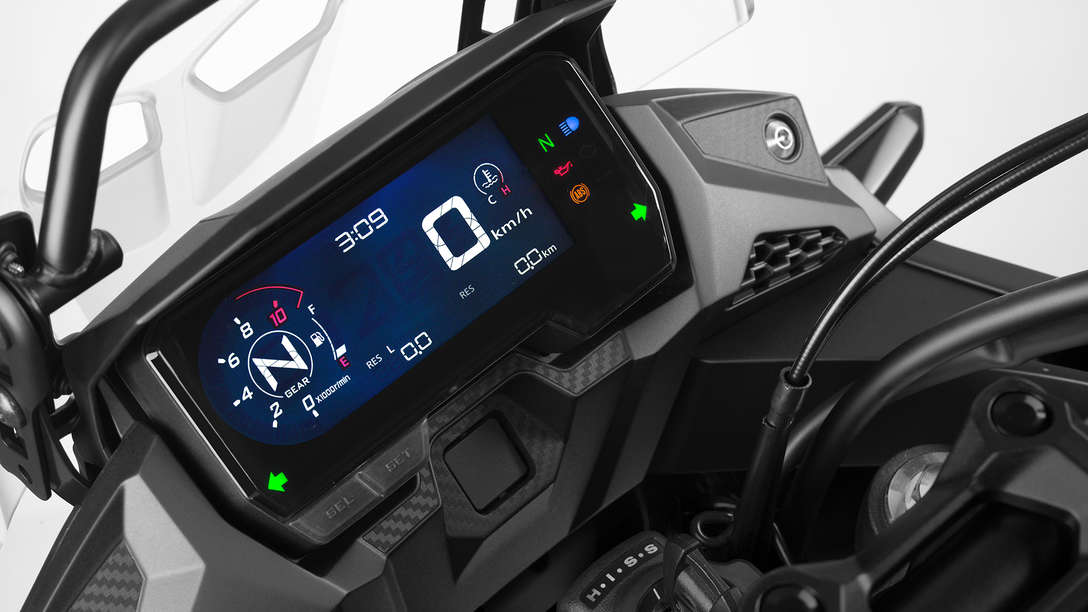 CB500X, priblížený pohľad na kokpit