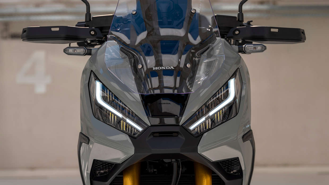 X-ADV, svetlomety LED DRL s ďalším úložným priestorom