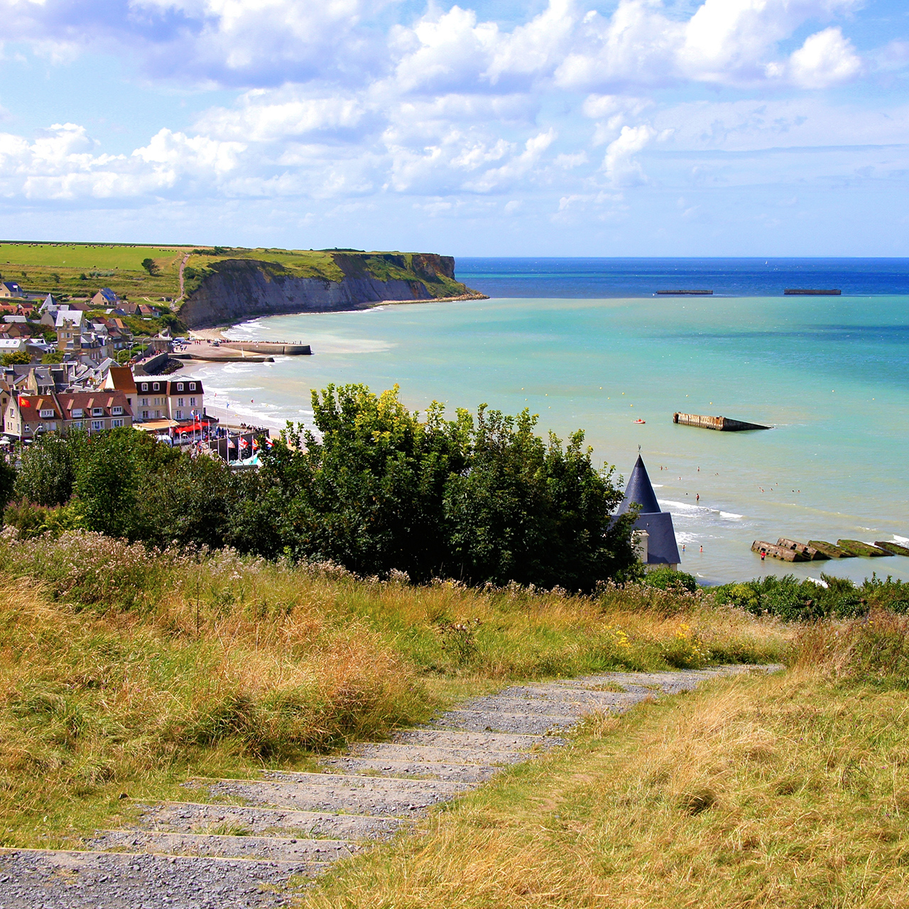 Pohľad na pláže dňa D v Arromanches les Bains, Normandia, Francúzsko