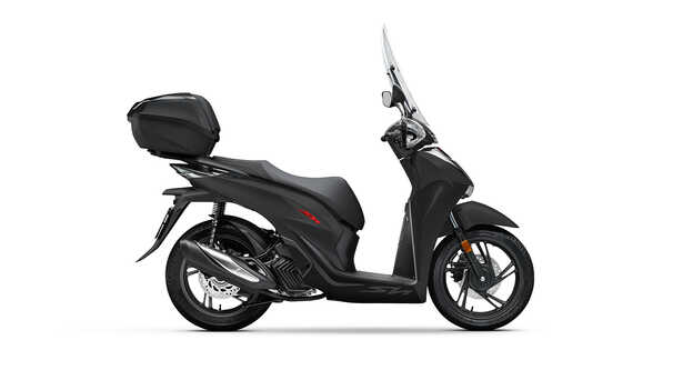Bočný štúdiový záber na model Honda SH125i