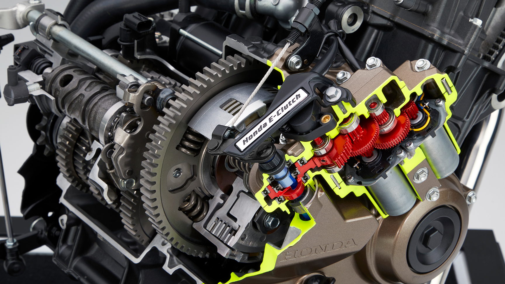 Snímka z 2. videa o technológii Honda E-Clutch