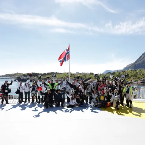 Skupina jazdcov na Islande.