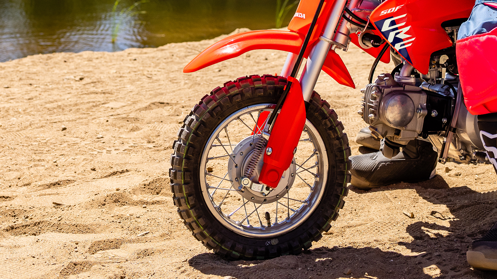 CRF50F zblízka