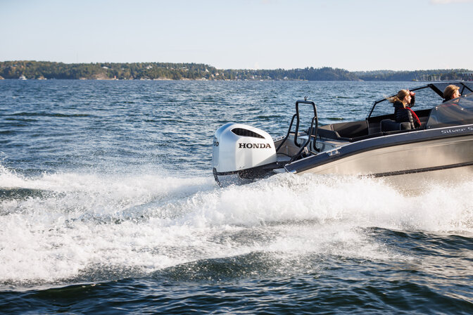 Detail diaľkového ovládača s dvojitou pákou od Hondy