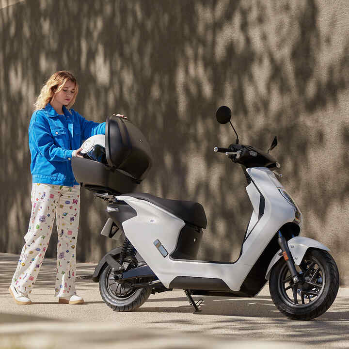 Honda EM1 e: 35 l horný kufor