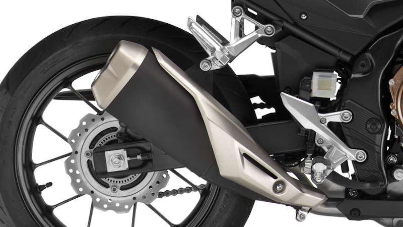 CB500F, priblížený pohľad na výfuk, štúdiový záber