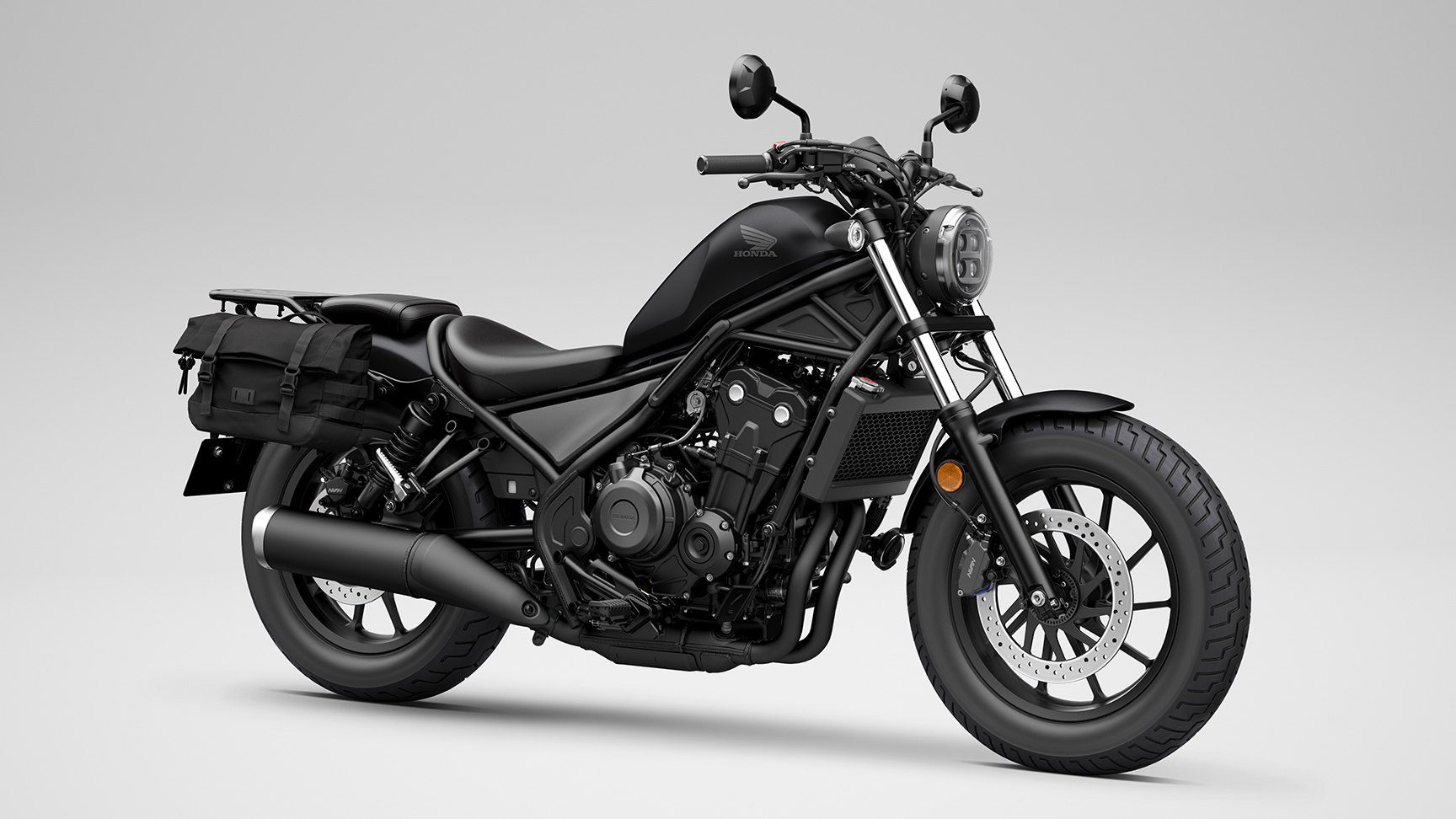 Honda CMX500 Rebel so sadou príslušenstva Travel Pack.