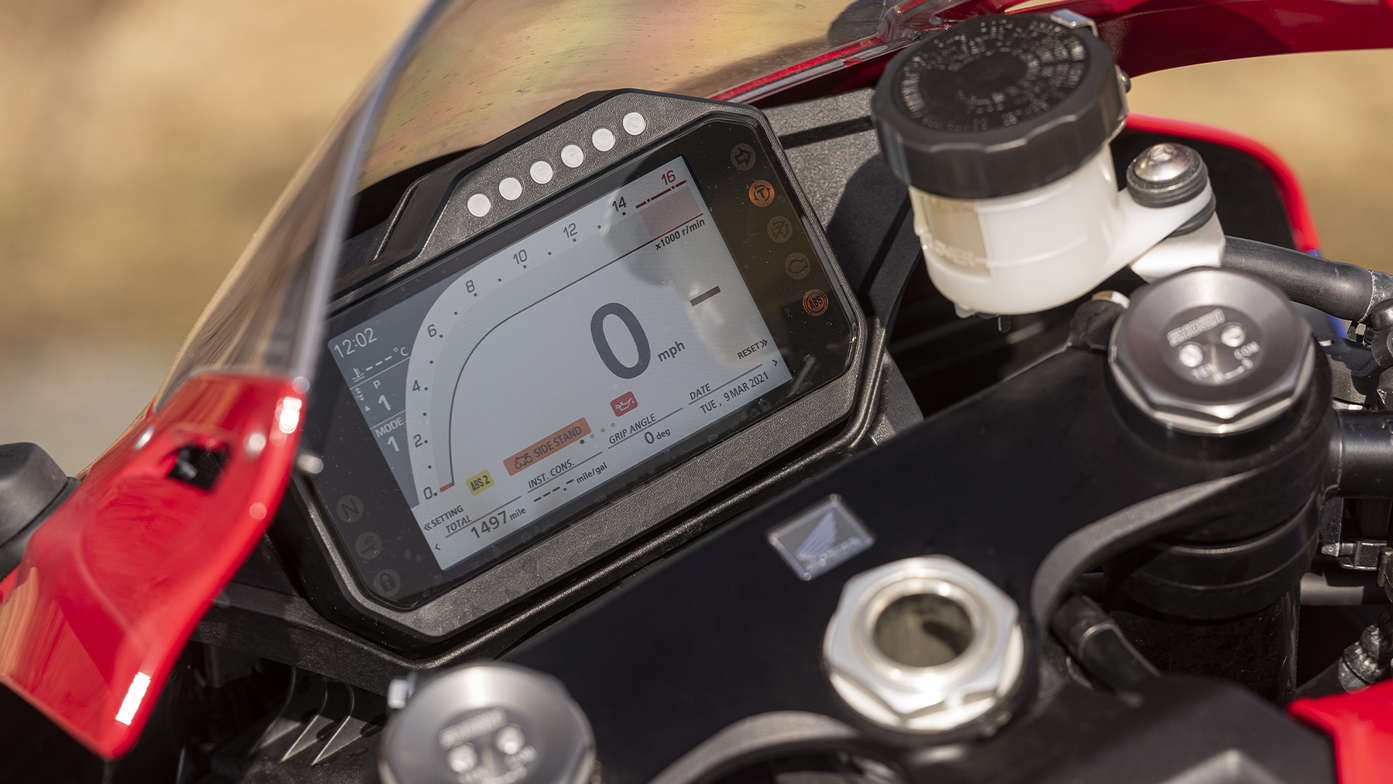 Honda CBR1000RR-R Fireblade, detailný záber na 5" displej TFT