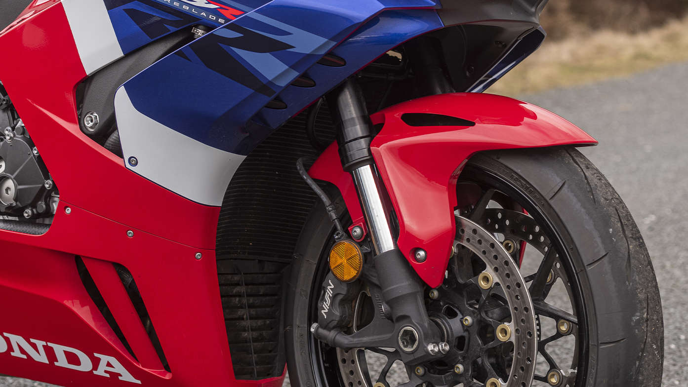 Honda CBR1000RR-R Fireblade, detail na odpruženie Showa