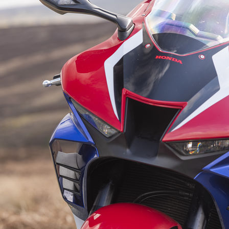 Honda CBR1000RR-R Fireblade, detailný záber na prednú časť motocykla